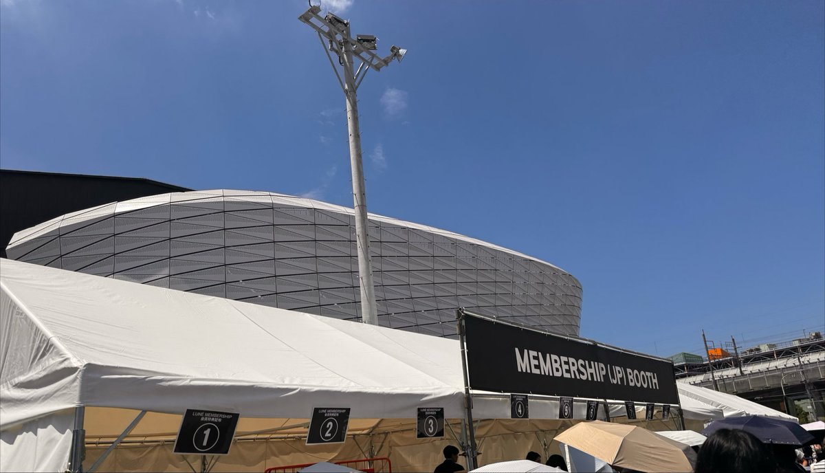 Macky_yk's tweet photo. 千葉ララアリーナ行く途中でこちらのポーチ拾いました。
メンシプのスタッフさんに渡してあるので、無くされた方スタッフさんまで問い合わせしてみてください。
 #拡散希望  #落し物  #BLAZE_THE_WAy 
 #エンティーム  #andTEAM #LUNÉ  #ララアリーナ https://t.co/gQlyLVwSnj