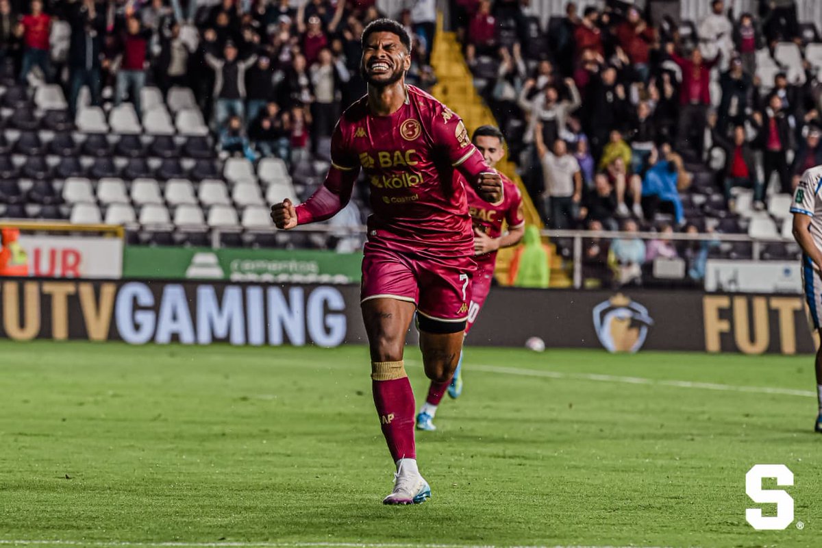 SaprissaOficial's tweet photo. Esta fue la reacción de Newton, pero fue igual a la del CM al ver el gol 🥲🥺💜 https://t.co/YRF1lEOQ2J
