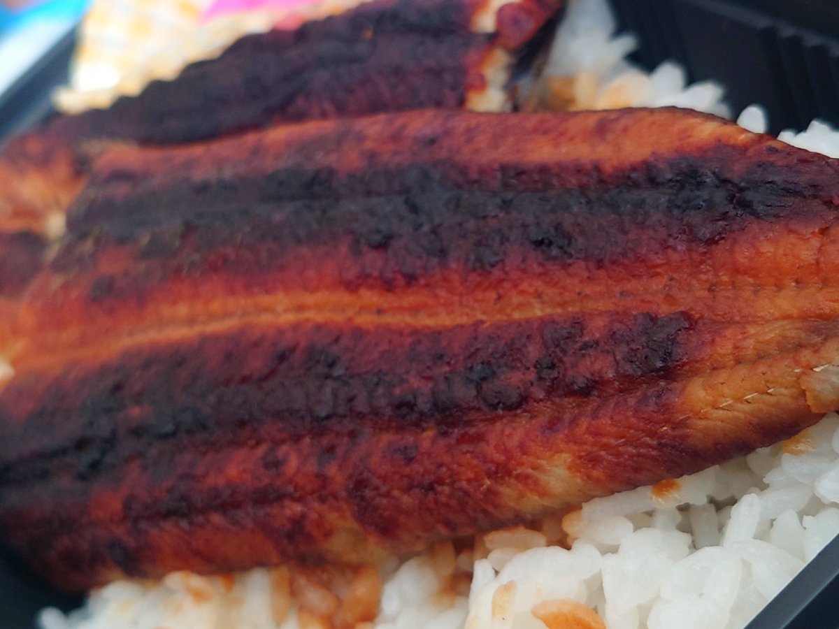 hi382_69's tweet photo. @VKbwwwfgCsbEzGd お寿司屋さんのだからふっかふか！
焼きたてぇええええええええ
いただきます🤲🏻💗 https://t.co/UMrjrpcwmv
