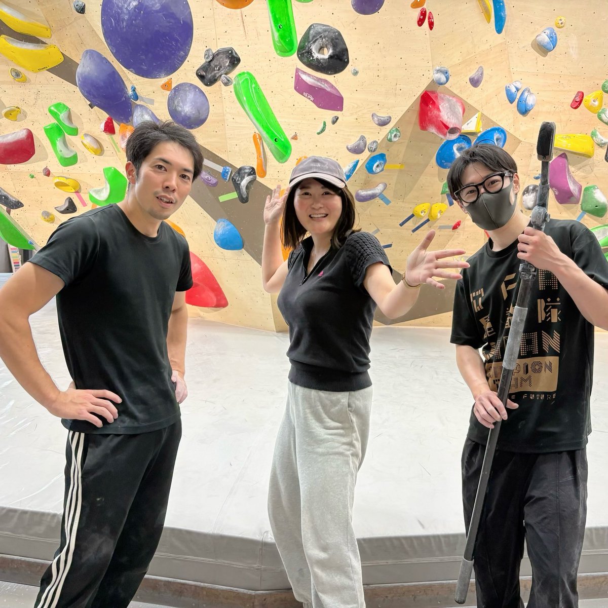uchi_da_ya's tweet photo. 🧗‍♀️人生初ボルダリング！w/スポーツ推進委員
🏃‍♂️和光体操教室 杉村眞吾さん
🗡️TFA長拳隊 大川智矢さん

『スポーツ推進委員』って聞いたことありますか？和光市のスポーツ振興を支えてくださっている、市の非常勤特別職の皆さんです。

《主な活動内容》
🏃スポーツの実技指導
🏃スポーツイベントへの協力
🏃市民へのアドバイスや普及活動

現在、和光市のスポーツ推進委員は13名。任期は2年間（令和8年4月〜令和10年3月）です。

「地域のために何かしたい！」
「スポーツの楽しさを広めたい！」
そんな思いがある方は、ぜひチャレンジしてみてください😊
https://t.co/AtNXavCEPi

さて、はじめてのボルダリングは…😂
肩と腕がバキバキです。お二方はさすが！
夏休みなので子供たちも一緒に…完敗でした🫣
良い汗がかけました、また行きます！
📍Next Gen（新座市） 

スポーツで盛り上げるなら #今のうちだ