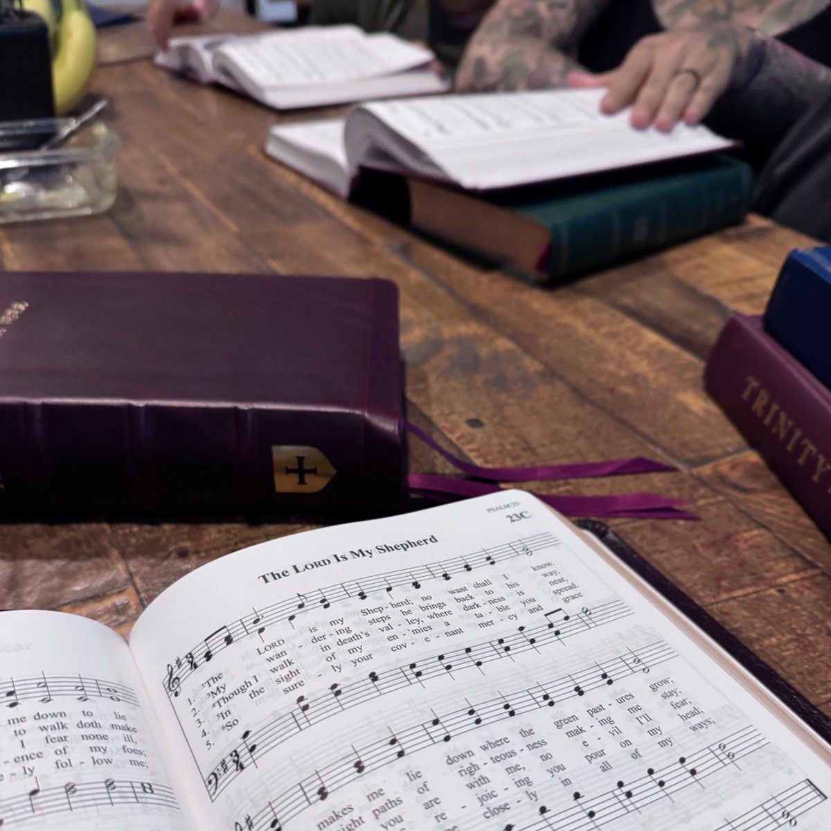alfredsparks's tweet photo. Family worship…ought to be conducted in every Christian Family. One must make of his home a small church, for then the Lord will bless the home.

—Wilhelmus A’Brakel, The Christian’s Reasonable Service, 3.464 https://t.co/JtWJ0PJ6NP