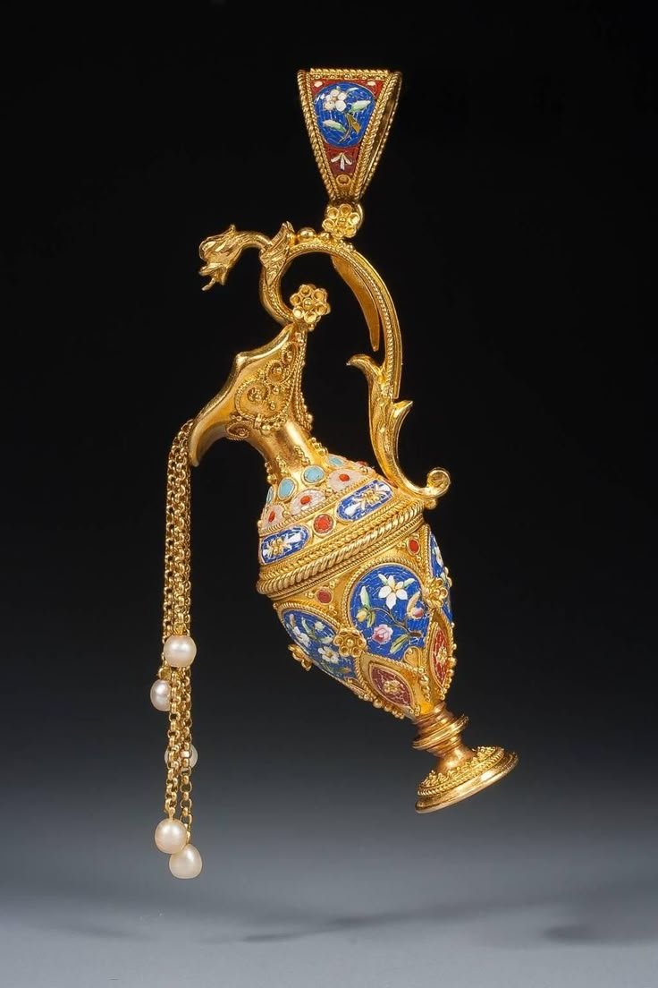 Pasthetique's tweet photo. Gold that flows, pearls that shine.  Timeless Roman artistry. https://t.co/p4QEJbygIU