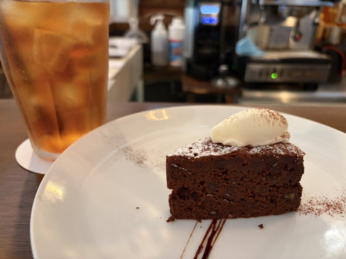 Eve_F_ff14's tweet photo. 行きたかったカフェ連れてきてもらった https://t.co/dwu87OAVXk