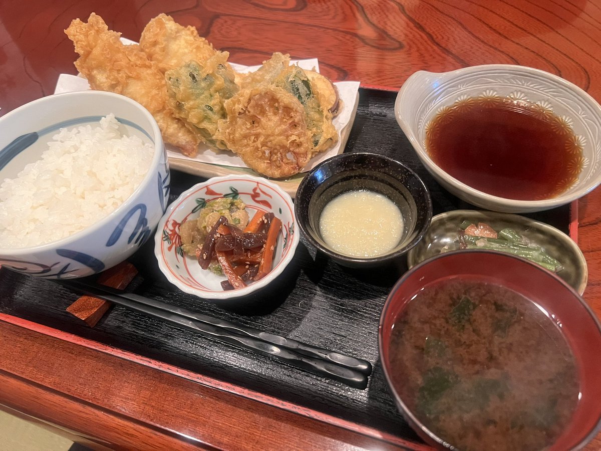 だち tweet media