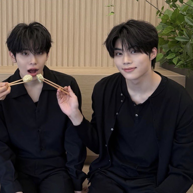 suzu_trr's tweet photo. 만두떡밥들 다 좋네 …. 🤤 https://t.co/9KS7QbCL4q