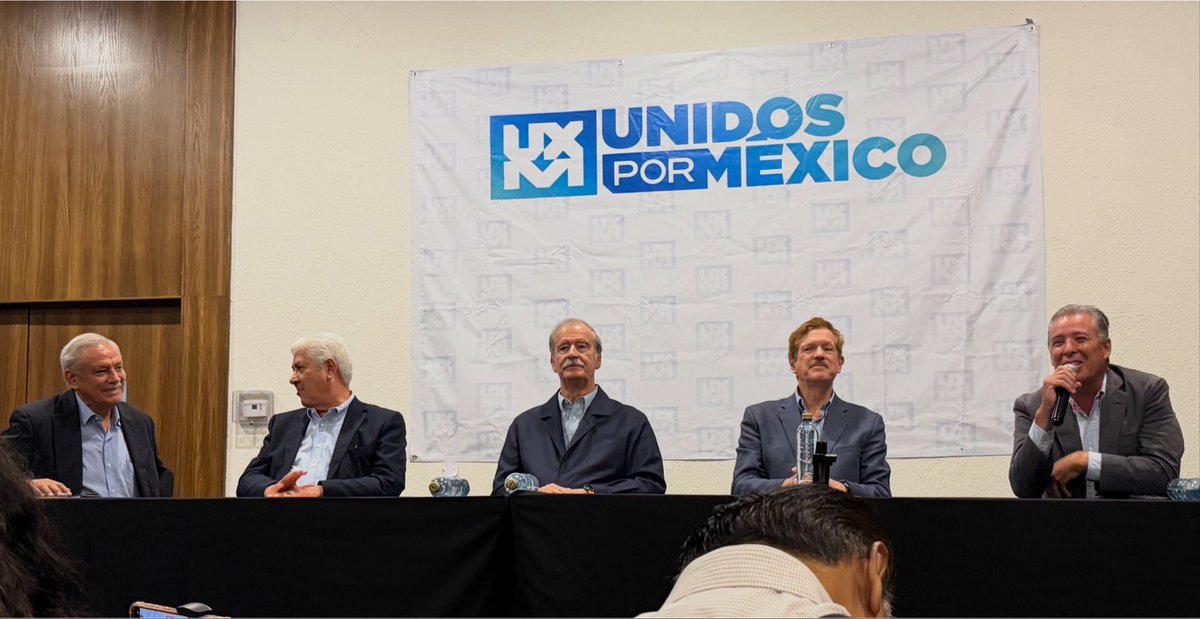 rogherz1's tweet photo. @VicenteFoxQue Los exgobernadores que defienden a E. RUFO, Tambien tienen miedo que los involugre en las investigaciones

Para ellos su ídolo es E. Rufo

Para la mayoría de los Mexicanos nuestro ídolo y líder es AMLO

ahora veremos qué gasolineras cierran y que empresas compran gasolina a Pemex https://t.co/x8TzRZWwXN