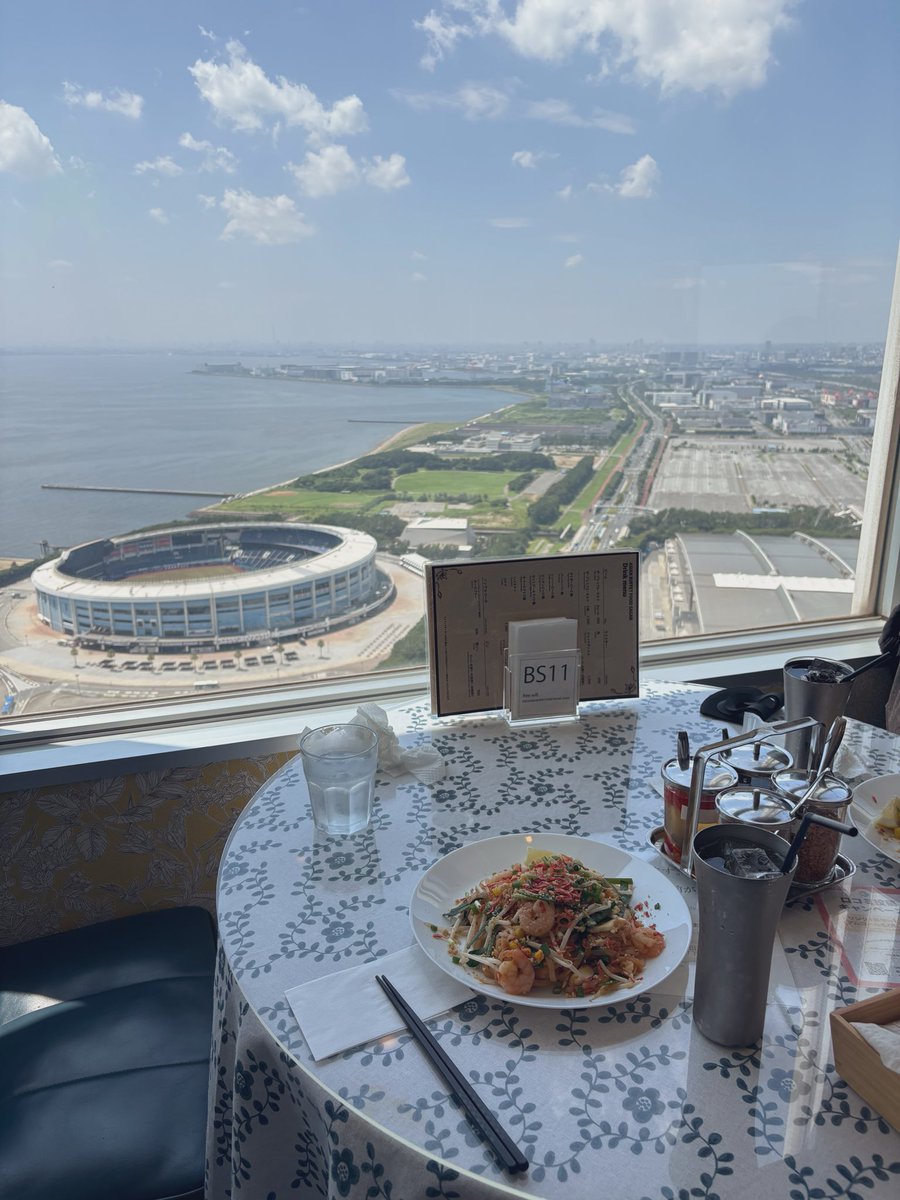 suzuki_predat's tweet photo. 48階のレストランでご飯食べる幸せ。 https://t.co/KXSxVtNtbF