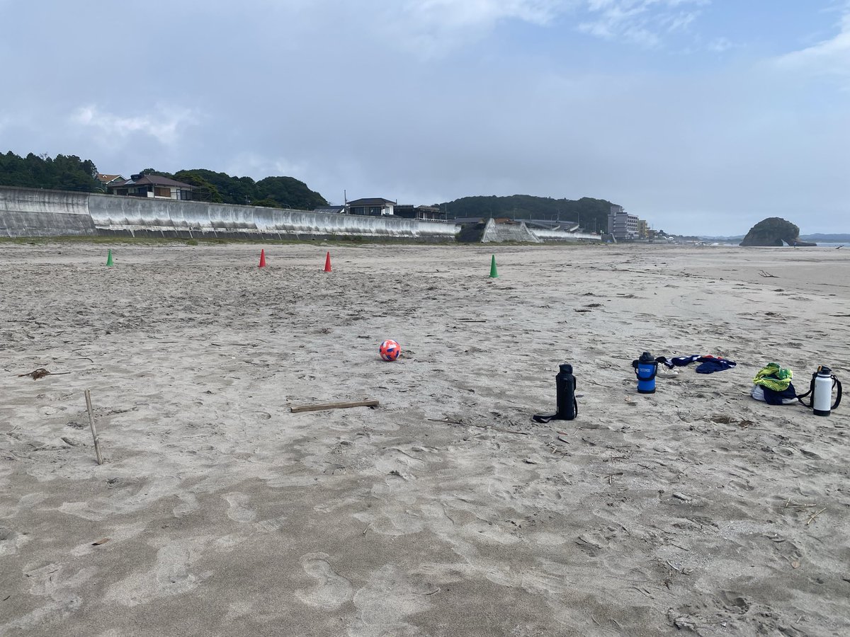 flat2nd's tweet photo. 朝からビーチサッカーとか☀️

北茨城の海🌊

最高過ぎる😁

インターチェンジおりて

わりとすぐです🔜 https://t.co/iBikhx7fdY