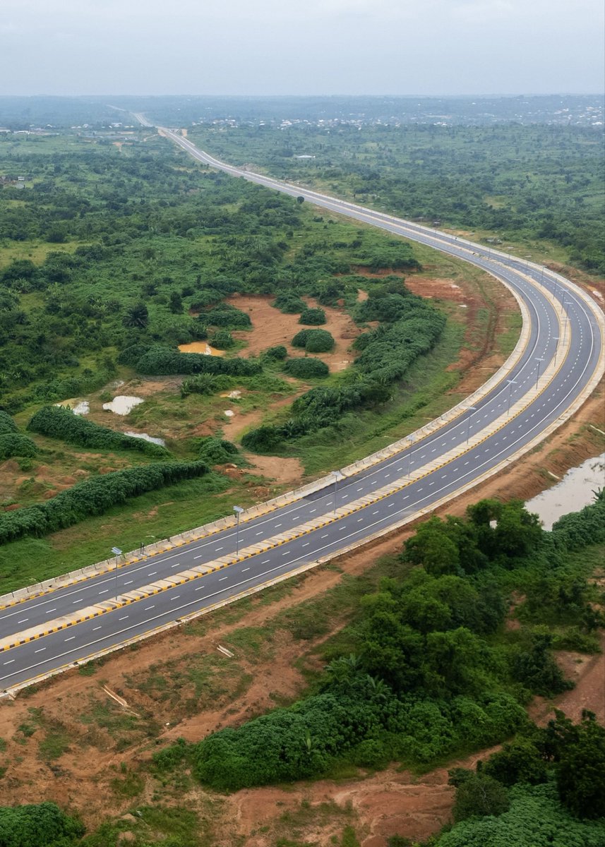 EngeesBishop's tweet photo. A time is coming when bad road will not be a thing in Nigeria anymore 

Omo see Yoruba land😳😳 https://t.co/KDaP4AbXM3