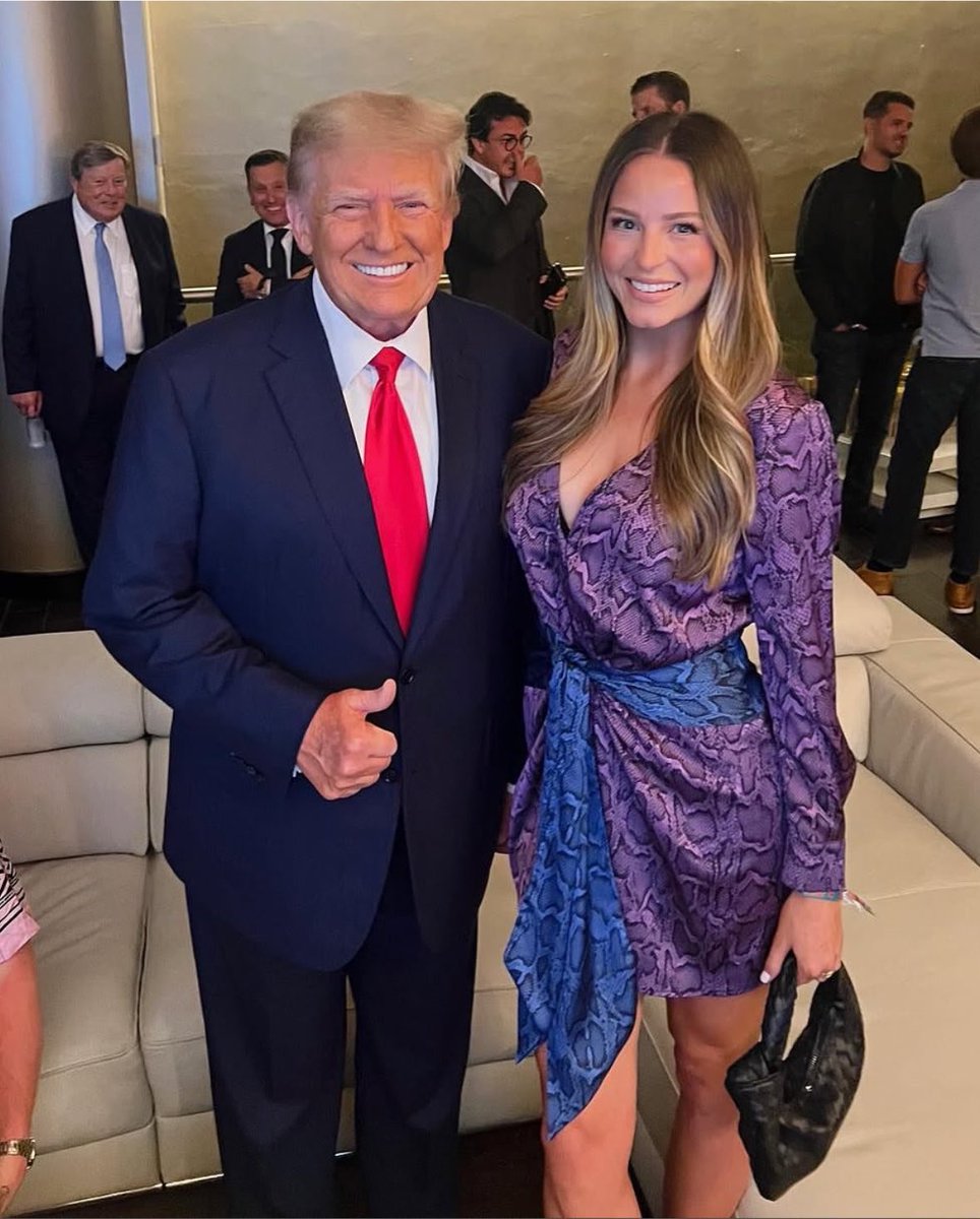 tiffanytrumps1's tweet photo. Most Beautiful Personal Assistant of Trump’s is Margo Martin ❤️

Do you Agree?? https://t.co/Al3aeiLExS