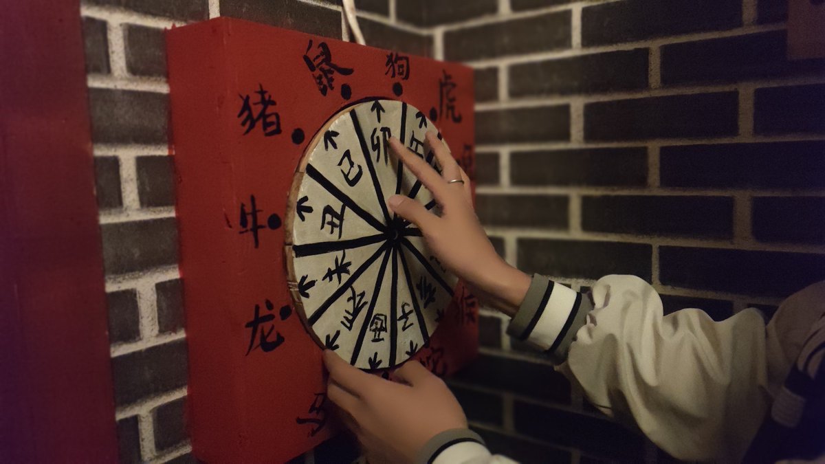 RosalynDaniel12's tweet photo. Locked in a dim old room with only a rusted safe and a clock ticking down! Can you crack the hidden code before the door slams shut  #EscapeGame， https://t.co/OvKidUybBM