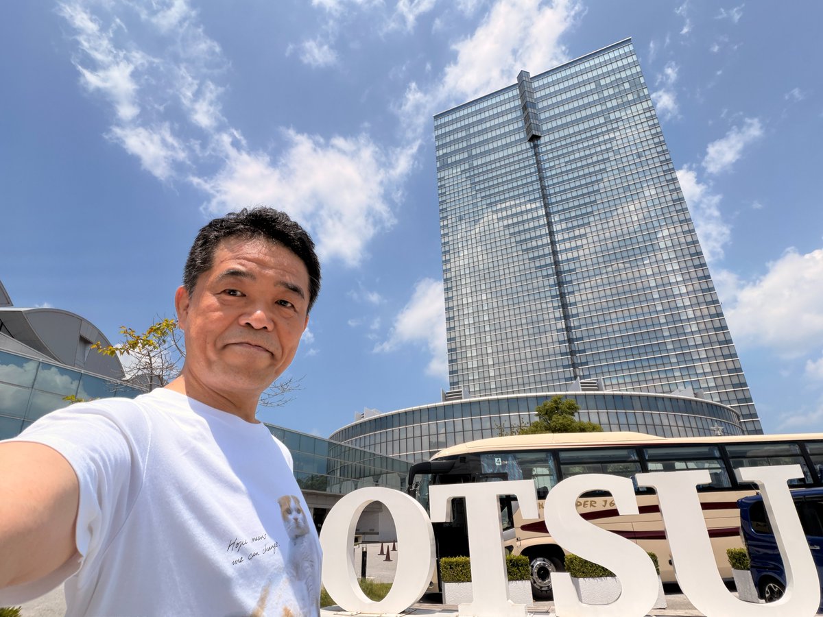ToshimiHBM's tweet photo. 【医学生・研修医のための腫瘍内科セミナー】
びわ湖の会場に着きました!
今年も真夏の熱い時間が始まります。
藤田理代さんのZINE展示もあります。
拙著も配布しています。
#MOS2026夏 #JSMO #腫瘍内科
#腫瘍内科の未来を創るのは君だ! https://t.co/nPSNaK4P3o