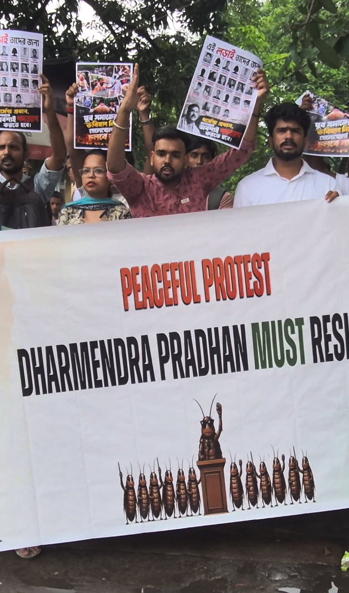 PrashantSi11817's tweet photo. The greatest threat to a corrupt system is an awakened citizen
#StudentsForJustice
#InquilabZindabad
#BhagatSinghLives
#CheGuevara
#RevolutionOfStudents
#YouthForChange
#StudentPower
#RaiseYourVoice
#FightForJustice
#RevolutionaryYouth
#InquilabKiAwaaz https://t.co/6Xh2gnrZY6