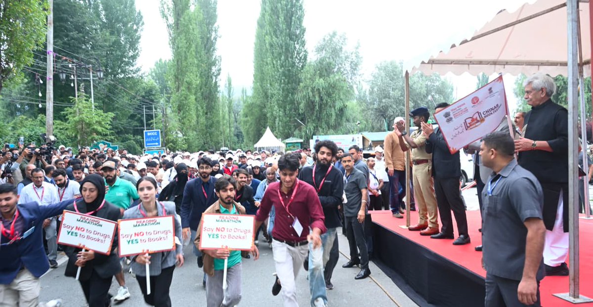 manojsinha_'s tweet photo. Today at the banks of Dal Lake, flagged-off the Reading Marathon, a unique celebration of knowledge, fitness, and responsibility towards nature. Thousands of young readers and runners from colleges & universities of Jammu Kashmir joined this inspiring event organised by National Book Trust as part of Chinar Book Festival. 
The Reading Marathon, part of Education Week, marks six successful years of the National Education Policy. It shows that education must go beyond classrooms. With the motto “Run for a Green Future”, the reading marathon reminds us that just as knowledge requires discipline, protecting the mother nature demands sustained effort. I urge every participant to take three resolutions- Make reading a daily habit, dedicate themselves to environmental conservation and commit to bringing positive change in the society.