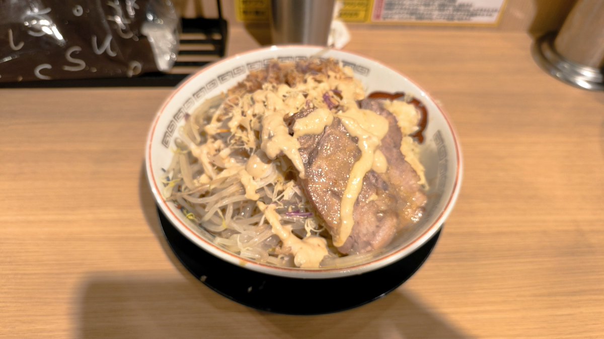 202005SFCJGC's tweet photo. さて、昨日は会社の健康診断でした
去年の結果からは⋯
体重が-9.5kg
腹囲が-9.5cm

毎日自宅でも体組成計測定してますが、骨格筋量は32.0kg→31.6kg(-0.4kg)と、狙い通りほぼ筋肉落とさず体重落とせています笑

朝から何も食べてなかったのもあるし、ご褒美チートデイで昼から夜まで暴飲暴食でした🤣 https://t.co/nP7tdwkXEO