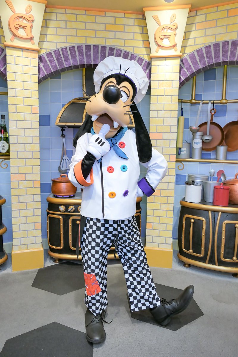 mickey256893's tweet photo. Goofy’s kitchen🍽️
アウトレットの後はグキチへ　
みんなキッチンの前で会えたら良いのに笑　
照明赤すぎて https://t.co/daJ4FMP39W