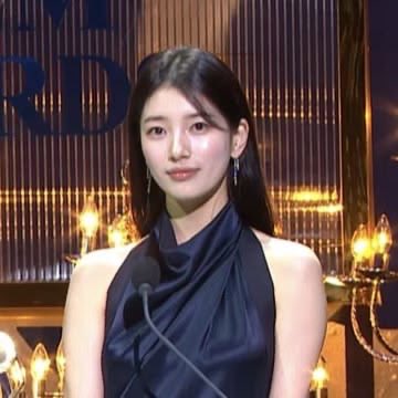 zkzqi's tweet photo. 청룡 수지 진짜..🦋🖤 https://t.co/gfoOr8p5Od