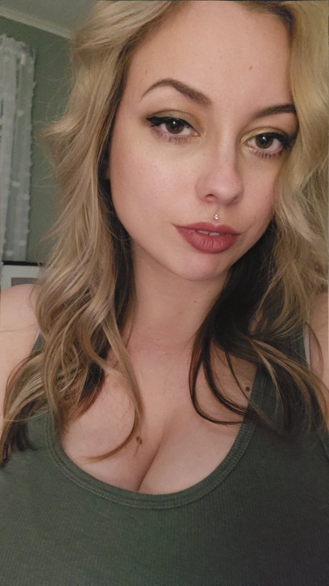 ForbiddenDahlia's tweet photo. Its friday night yall. Whos up for a draining drinking game with yours truly?😈
—
findom Goddess finsub femdom findomme paypig cashcow whalesub https://t.co/pmmi9X4Vc4