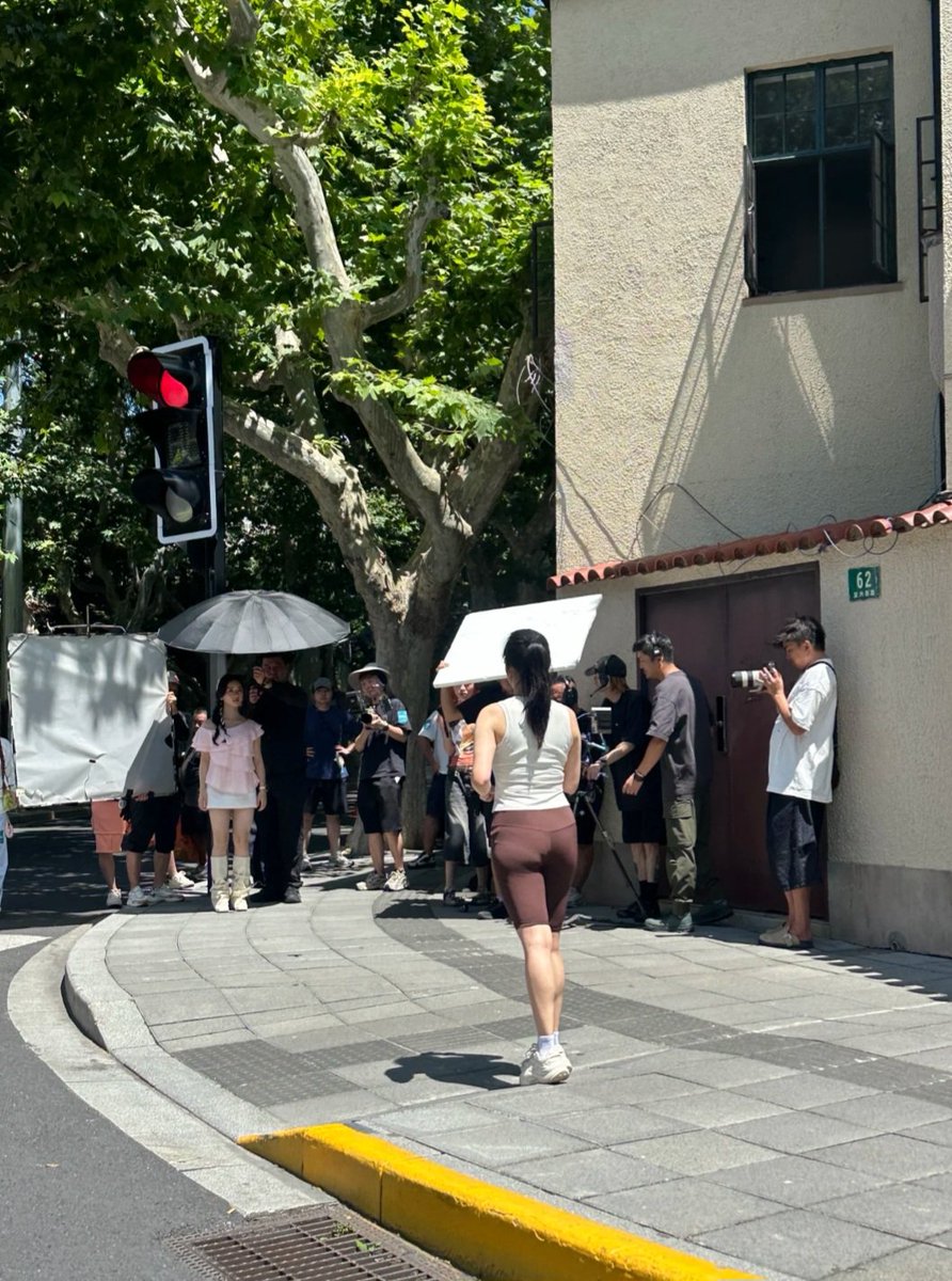 sumerize20's tweet photo. op : got up early for breakfast and bumped into Shen Yue filming. Shanghai has a really high concentration of celebrities.

I got up early this morning and had breakfast at Dough We Trust. I unexpectedly bumped into Shen Yue at the intersection. She's very thin and beautiful. https://t.co/S85EcwgJIK