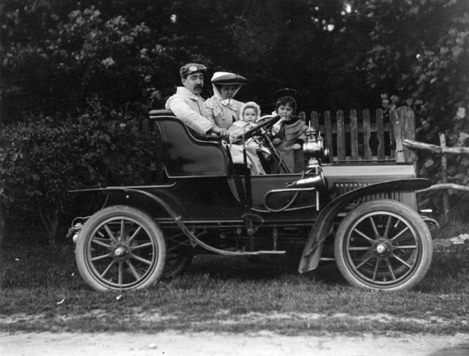 OnTaunton's tweet photo. An open top car in this weather!... on a Saturday! Ideal!
https://t.co/VnqAbOFHtQ
#englandslargestawardwinningantiquescentres
#harrogateantiquescentre
#bownessonwindermereantiquescentre
#oxfordantiquescentre
#sidmouthantiquescompany
#tauntonantiquescentre https://t.co/2lkJwi6KHy