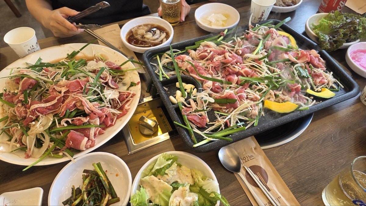 happi15zzang's tweet photo. 중복..복날 삼계탕도 좋지만 오리고기로 몸보신.
여름 감기로 콧물이 줄줄. 오리고기먹고 훌훌 털어야겠당 https://t.co/7vMpPbNozn