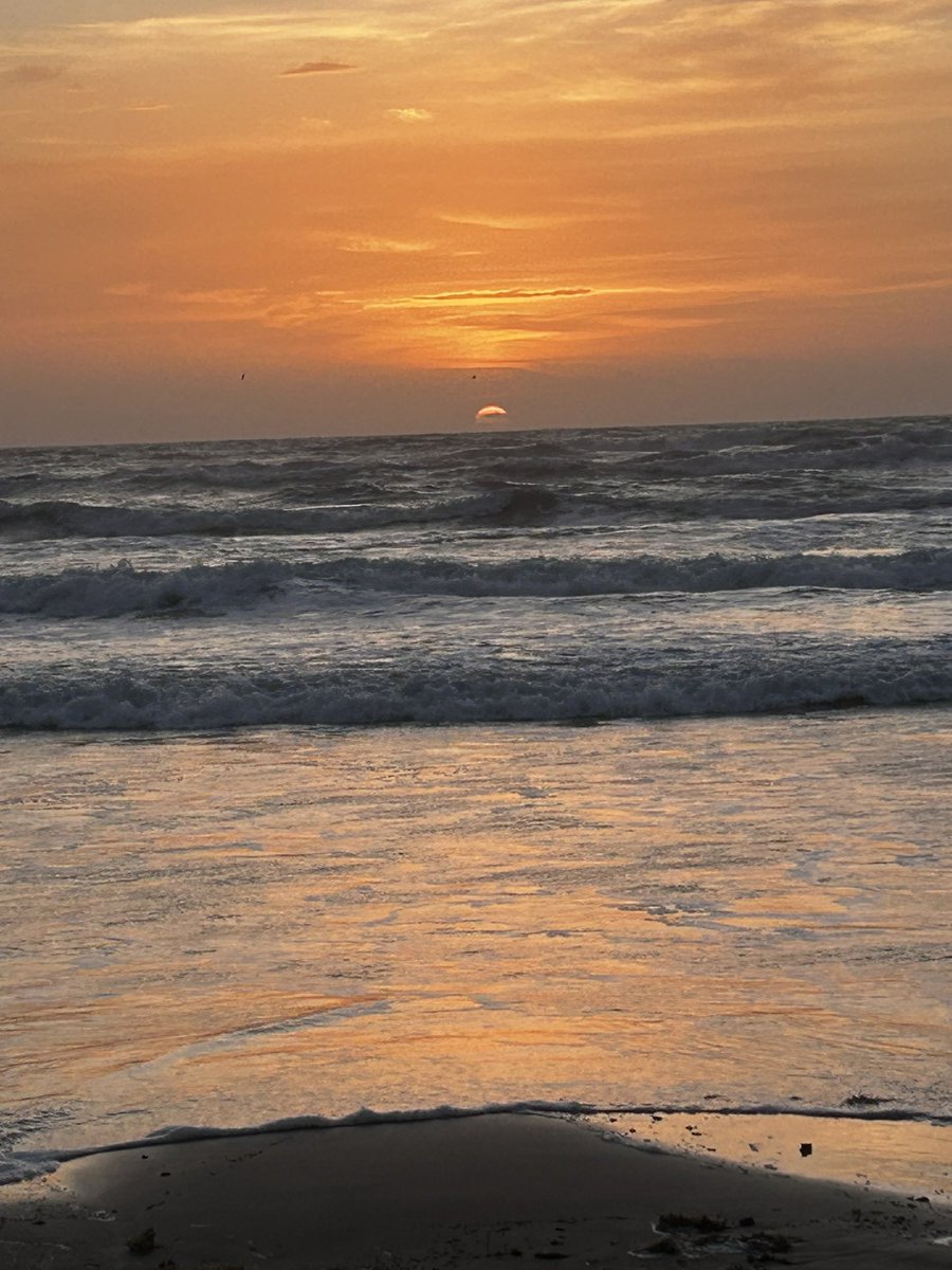 MarcAnthnyLucio's tweet photo. @AlwaysRightt247 Sunrise at the Gulf of America. https://t.co/j6WwXo4keB