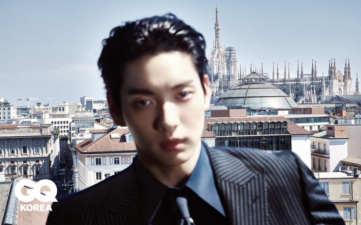 bunnychive's tweet photo. GQ KOREA 8월호 #수빈 #SOOBIN 

에스프레소 한 잔을 천천히 비우고, 햇살이 드리운 골목을 걷고, 우연히 마주친 풍경에 잠시 멈춰 섭니다. 평범한 순간들이 모여 가장 근사한 하루를 만들죠. 수빈과 돌체앤가바나가 담아낸 밀라노의 일상처럼. 수빈의 영화적 하루는 <지큐> 8월호에서 이어집니다. https://t.co/afhTtFR5os