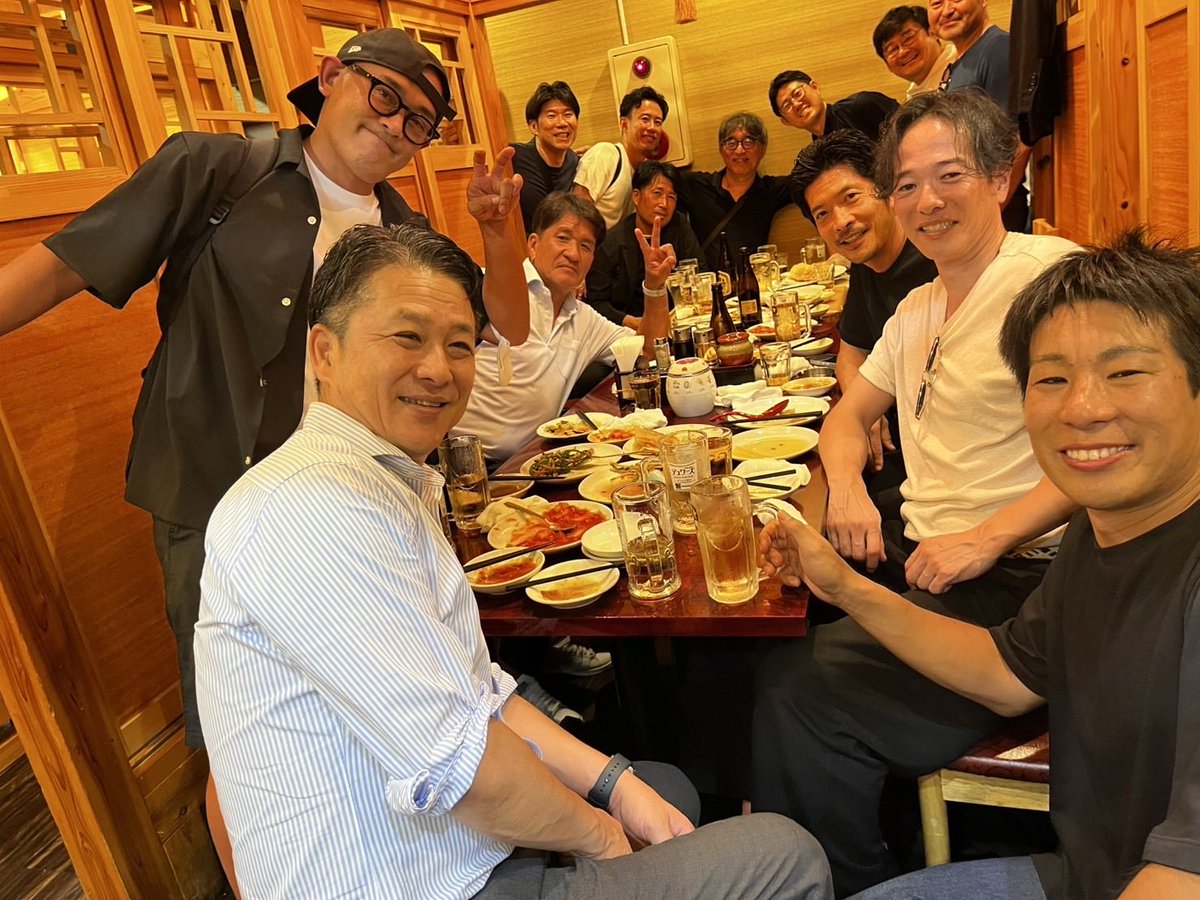 OGATCHAN11's tweet photo. 🟥OB会 徳島ヴォルティス🟦
久々に徳島時代の皆さんにお会いできて楽しい時間でした。
新田さん（元社長）
太田圭輔くん（なでしこジャパンコーチ）
鈴木達也くん（元選手）
フロントは、渡邉くん、福田くん、大塚くん浦野くん、強化だった岡田くんも。徳島時代が懐かしくあの経験がいかされてます✌️🌀 https://t.co/zUwxZSqOf1