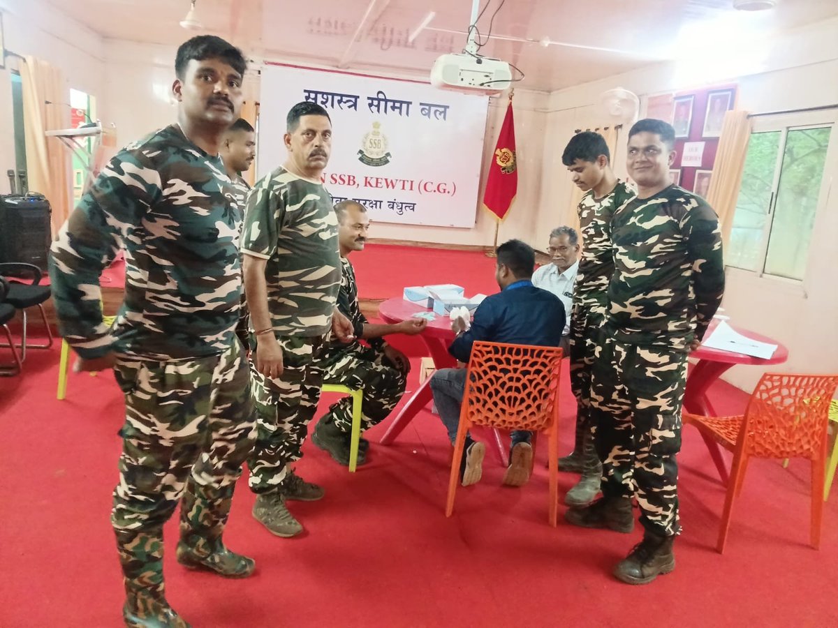 HealthCgGov's tweet photo. मलेरिया मुक्त छत्तीसगढ़ अभियान के अंतर्गत जिला कांकेर के केवटी SSB कैंप एवं भीरागांव CIF कैंप में जवानों का मलेरिया रक्त परीक्षण किया गया। साथ ही समय पर जाँच, शीघ्र उपचार तथा मच्छरजनित रोगों से बचाव के उपायों के प्रति जागरूक किया गया।
@MoHFW_INDIA 
@ChhattisgarhCMO https://t.co/3rY4XXISCW