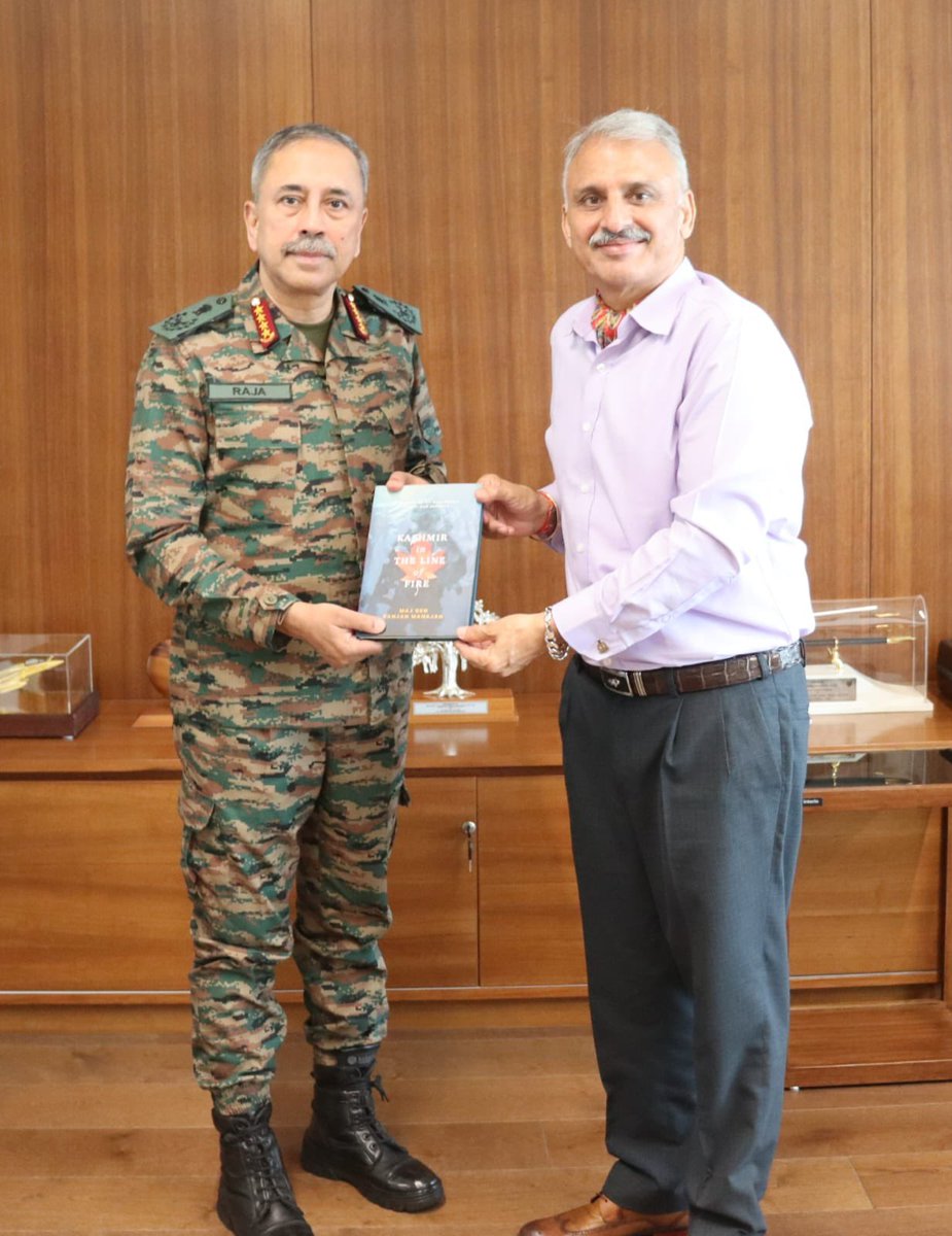 iranjanmahajan's tweet photo. Honoured to present my book, Kashmir in the Line of Fire, to General Raja Subramani, the Chief of Defence Staff. He is indeed a constant source of inspiration and encouragement to generations. Proud, humbled, and ever grateful. 
#indianarmy🇮🇳 #kashmirinthelineoffire #chiefofdefencestaff #adgpi #kashmir