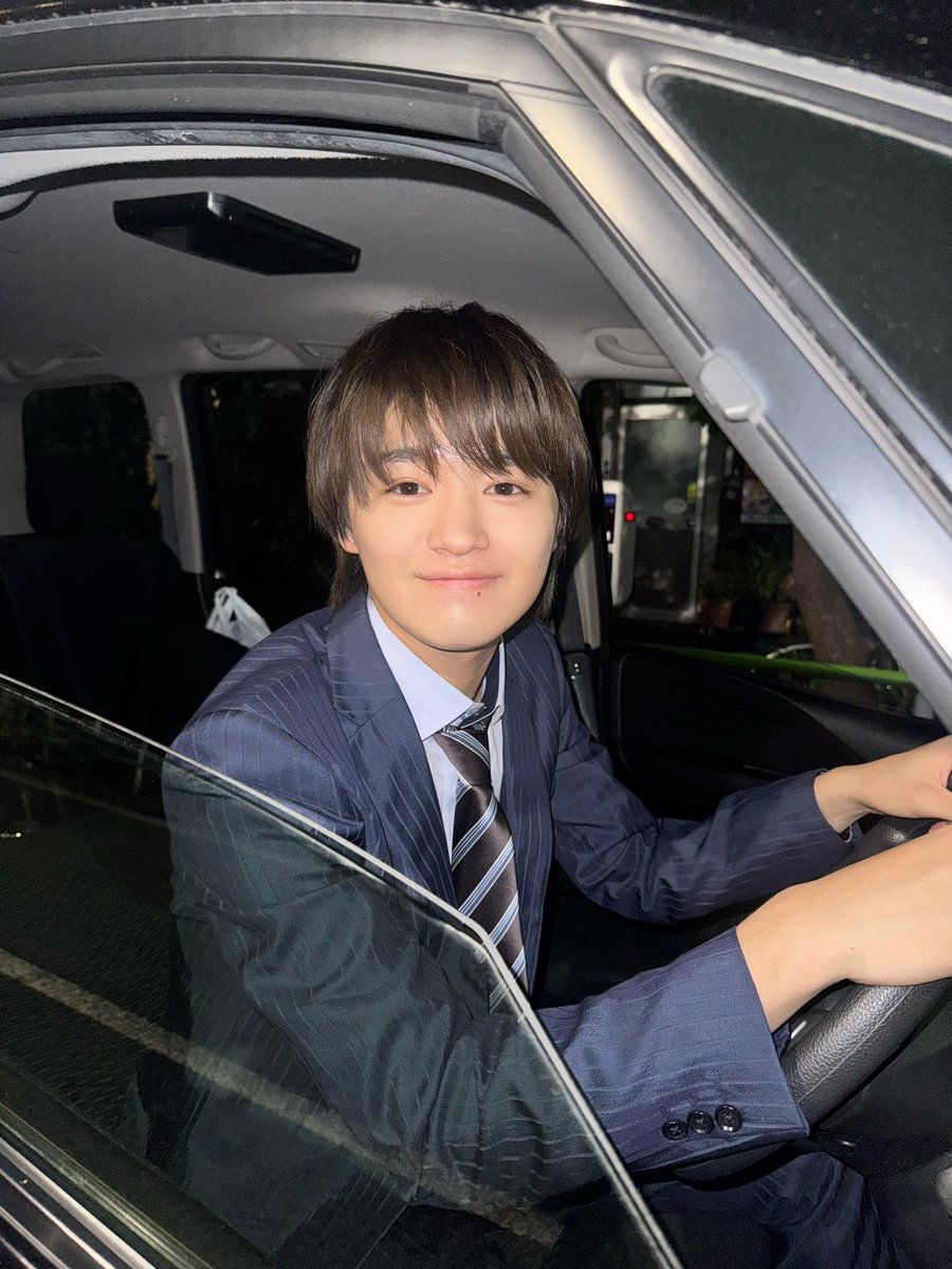 __tkt_oo4__'s tweet photo. ⬅️仕事の送迎の時
➡️友達にどうしても‼️って呼び出された時

もうそういう顔にしか見えなくて。

大倉空人ってほんとにカッコ可愛いのにおもしれー男 https://t.co/Ne4MYU6pTA