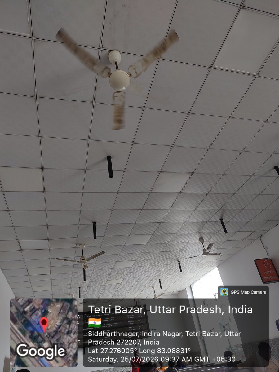 kitabsonu's tweet photo. @RailMinIndia @RailwaySeva जहां पंखा वहां सीट नहीं है, जहां सीट है वहां पंखा बंद है, पंखे की ऊंचाई ज्यादा है, हवा भी नहीं लग रहा है। आवश्यक कारवाही करें। https://t.co/fwSdXxgbHb