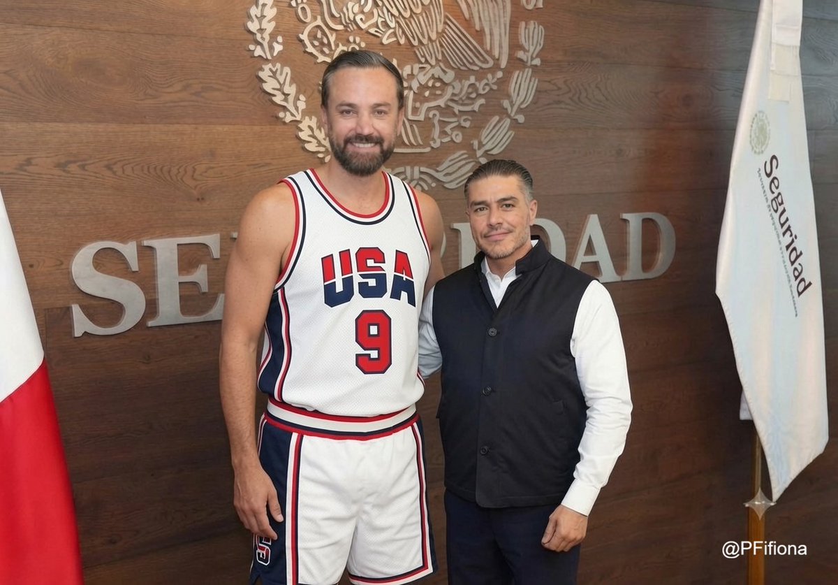 PFifiona's tweet photo. Ustedes están muy jóvenes para saber esto mis chairos, pero yo vi jugar al Cero Votos en el Dream Team de basquetbol de 1992... https://t.co/k8gkIEBS6T