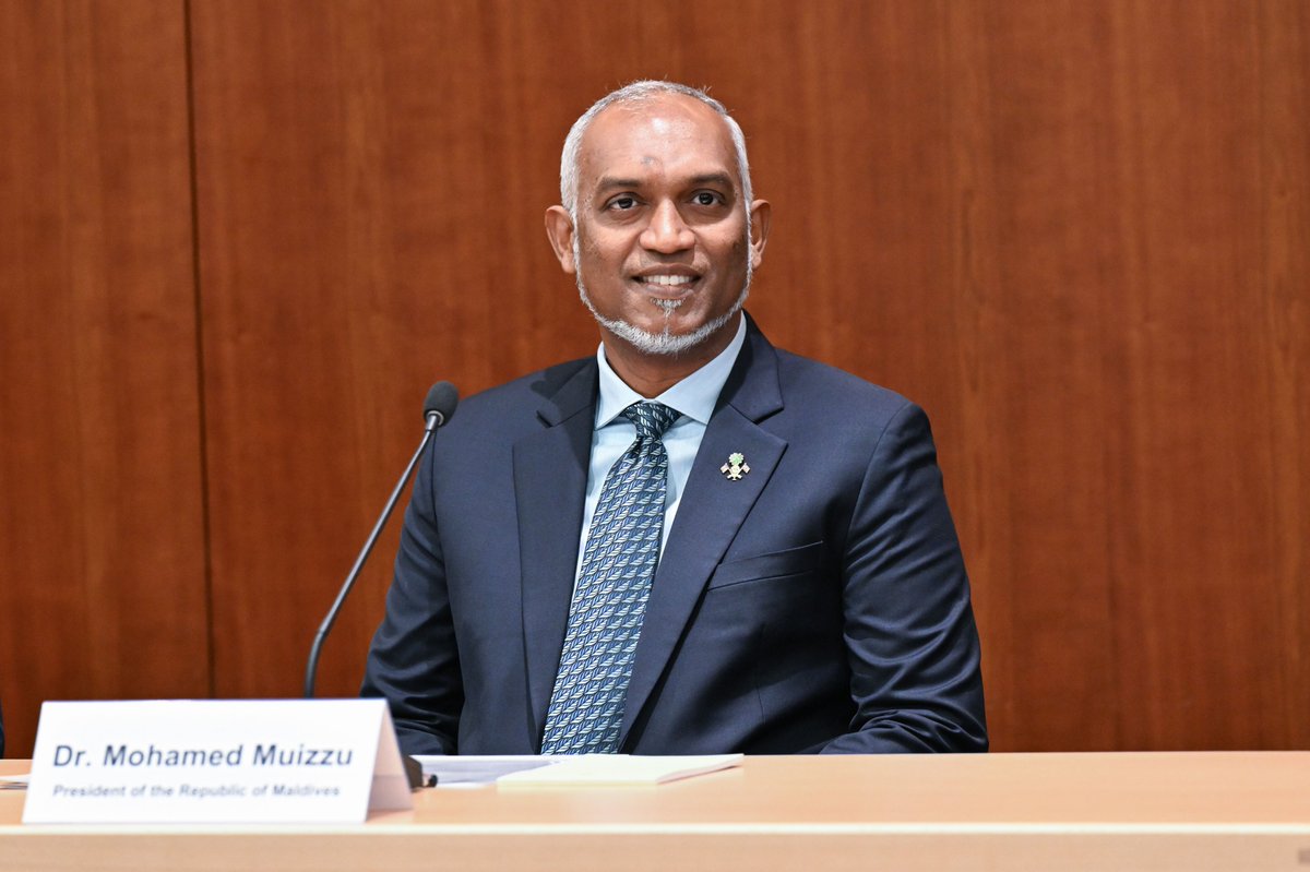ShumbaGong's tweet photo. އަހަރުމެންގެ ހަޔާތުގައި ފެންނާނެ ކަމަށް ބުއްދިއައްވެސް ގަބޫލު ނުކުރެވޭ ކަމެއް ހަގީގަތަށް ހަދައިދީފައި މިވަނީ ހަމަ ރައީސް @MMuizzu!

މި މަގު ތޮއްޖެހެން ފެށި ފަހުން 5 ވަރަކަށް ރައީސުން މިގައުމުގައި ވެރިކަން ކޮށްފައި ވޭ. ހަމަ އެކަނި ހައްލު ގެނައީ އަނގައިން. https://t.co/bbSEGhdVbV