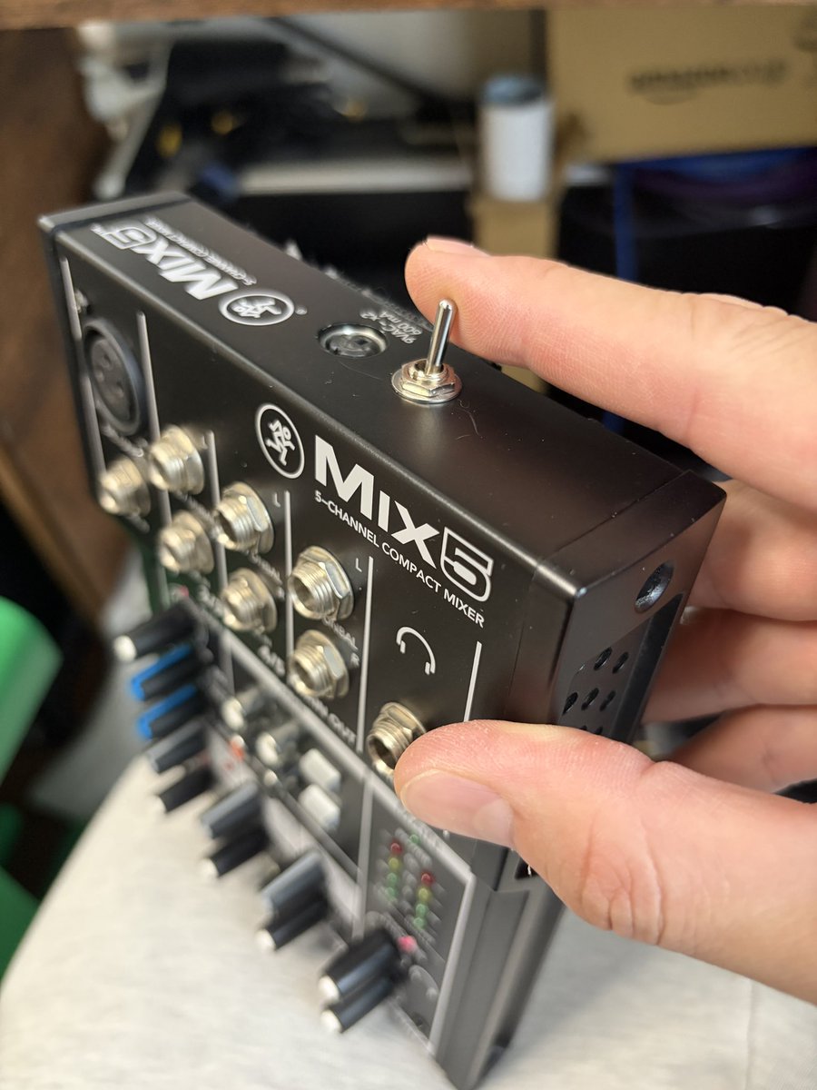 unoru's tweet photo. ミキサーに電源スイッチが無く
不便なのでツケテヤッタ https://t.co/yBQmADmDpn