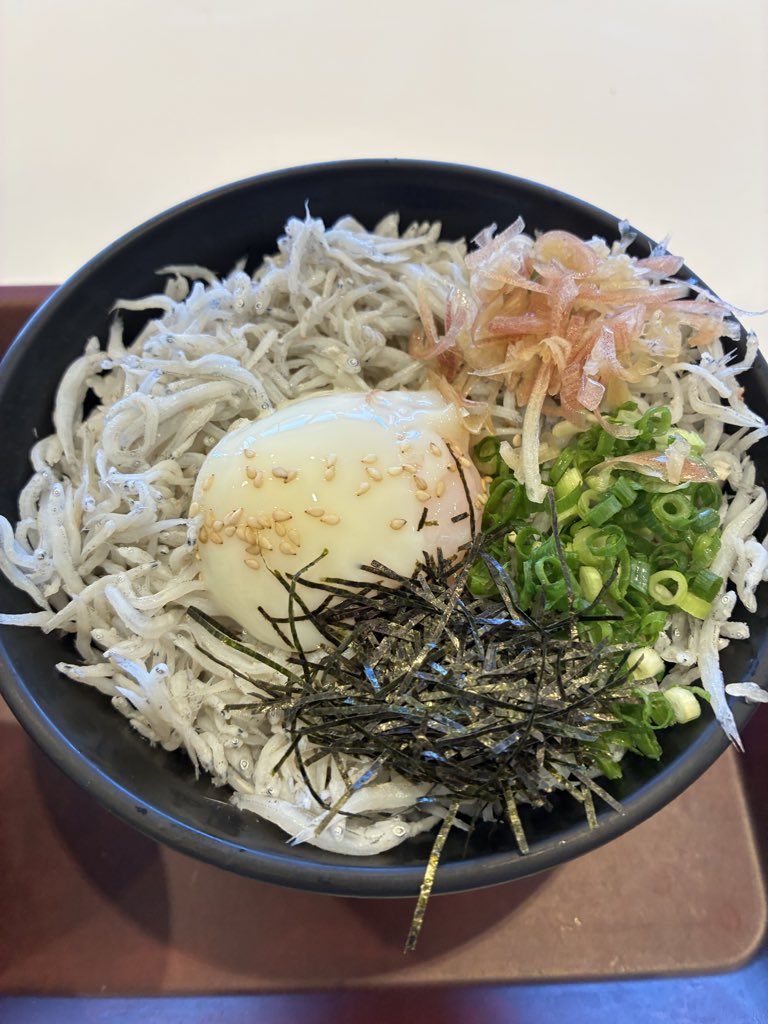 zakirbs's tweet photo. 昼メシ

しらす丼 https://t.co/jmk9VhSHtc