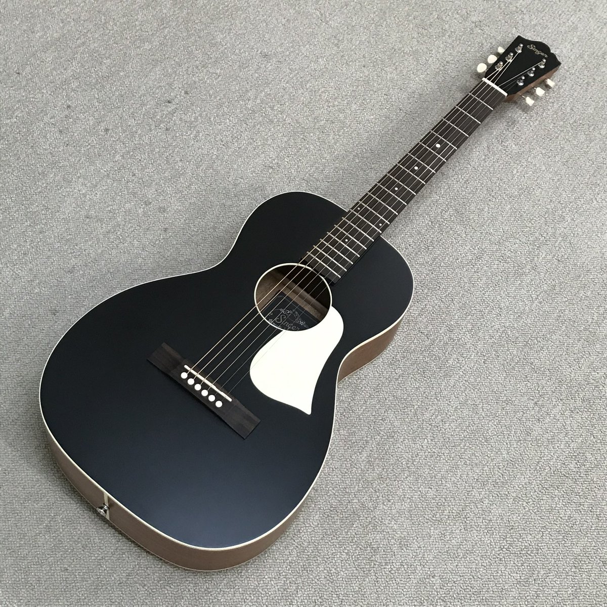 alpineguitars's tweet photo. 【ミュージックプラザオグチ・松本駅前店】
Singer  P01
店頭特価
(平常売価￥45,100)

シンガーはアヌエヌエで好評のメーカーのオーソドックスなモデルのブランド。
パーラーサイズはとても良いですよ！

オグチHP紹介はこちら↓
https://t.co/6jGUuccKX1

＃長野県 #松本 #ＭＰオグチ #ギター https://t.co/7YEfFO8AYe