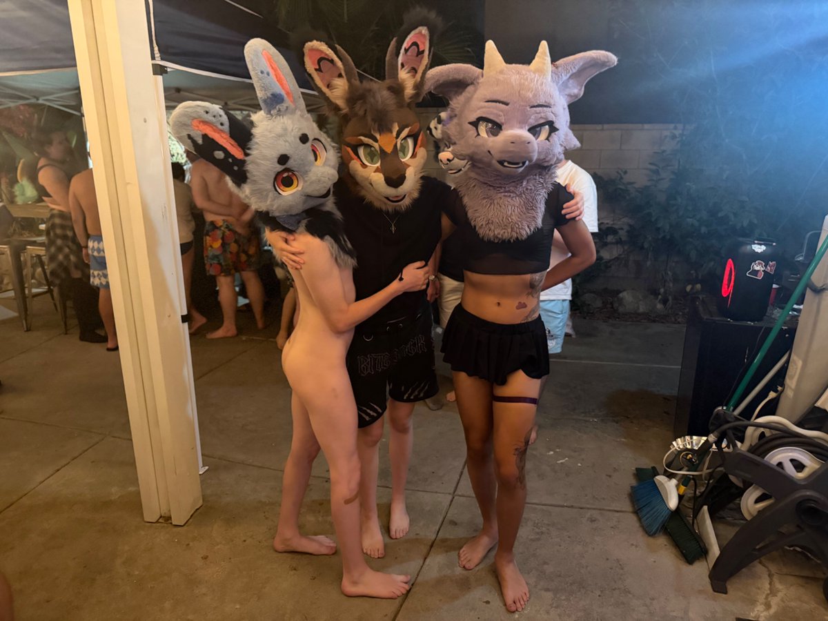 Not_a_baby_man's tweet photo. It seems like I have caught both @southwesthare and @MJ_Spicy101 going through my garden~ <3 
#FursuitFriday #nsfw #kemonosuiter https://t.co/kyr8AvwP08