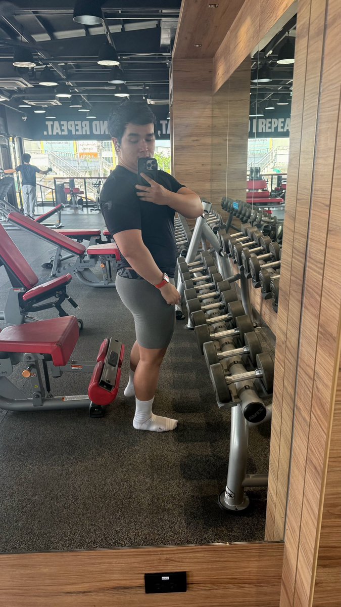 magnaticer's tweet photo. Hi Hola 👋 It comes to the new round of “Leg Day” again. 🥹
นัดอย่างเยอะ 😂
#donotskiplegday #ɢʏᴍᴍᴏᴛɪᴠᴀᴛɪᴏɴ https://t.co/T7aB0x7WSg