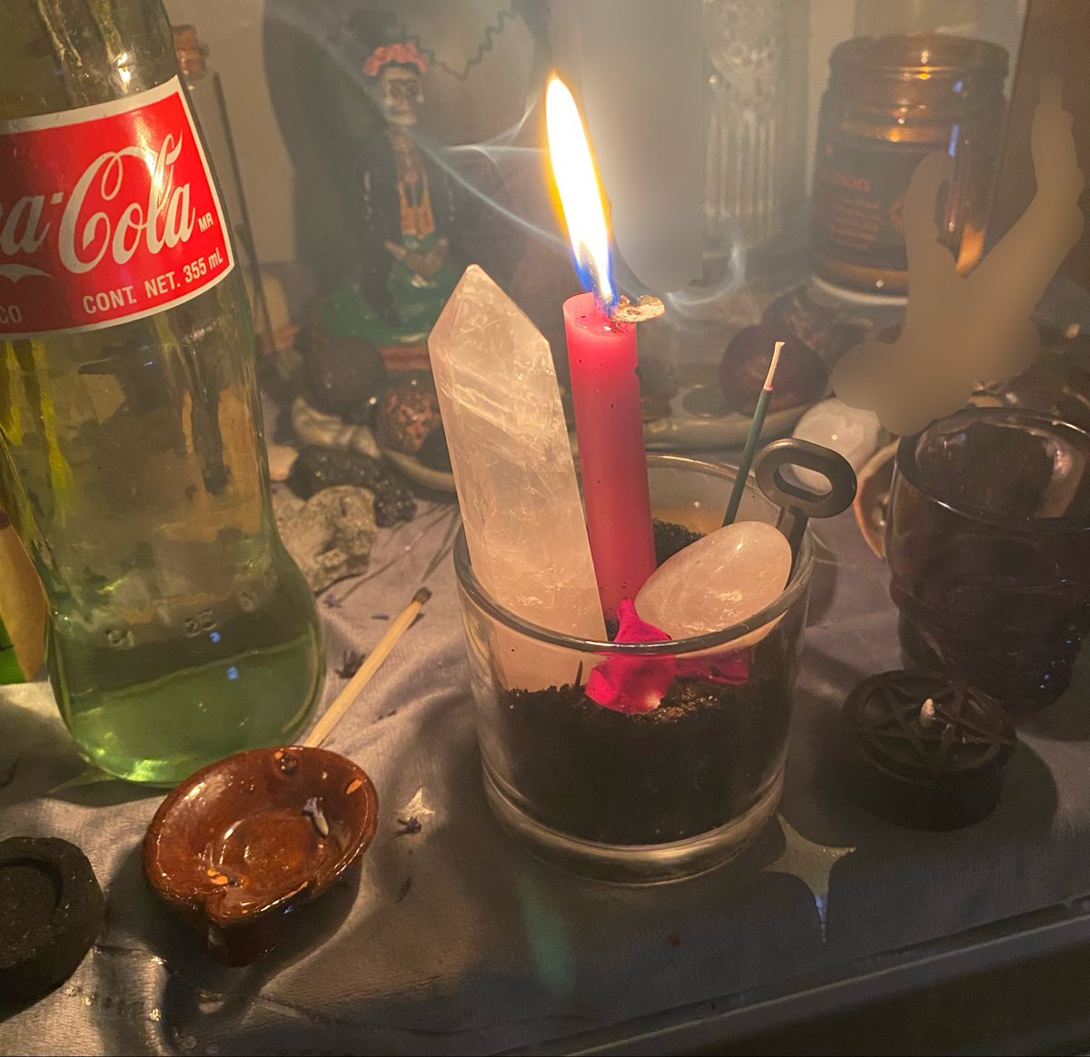 AstroAveLoa's tweet photo. MAGIC IS YOUR BIRTHRIGHT (escrito por Bri Luna).

Yo, Avé, suelo tambien hacer frascos hexx si te queres justicia cosmicá. Hagó hechizos de escritura (limitadó a 200 palabras). https://t.co/Nr7hF3qjmL