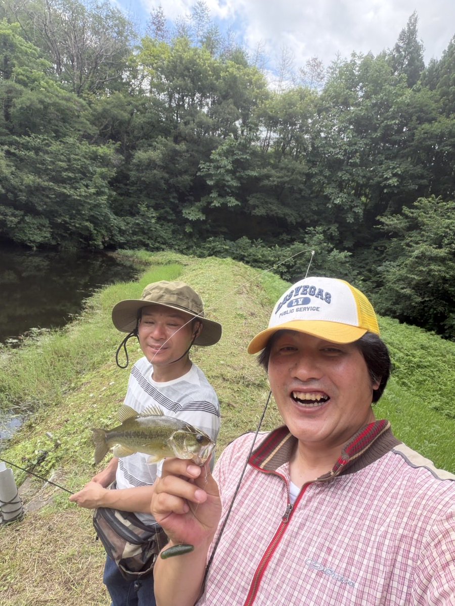 muchaburu's tweet photo. 釣りは良いよな〜。

皆様おはようございます。

最近変な輩に絡まれます💦
（オラ！オラ）と吠えてる割には

話の理論をすり替えてると言われましたが、（オラ！オラ）なのに理論？っておかしいやつでした💧

近頃よく釣りに行きます🎣
釣りは良いよな〜
YouTube出すのも最近楽しい😃
#おはよう
#釣り https://t.co/Mp6YEUwEyu