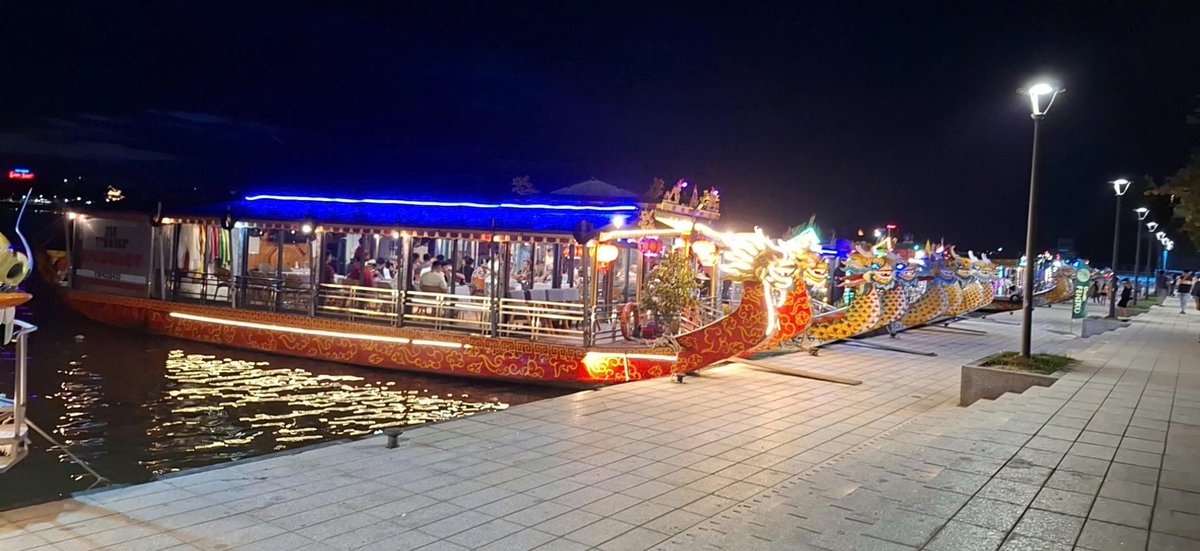 Chau2907's tweet photo. @Tony_Buoi_Sang Dạ, Huế đồ ăn ngon mà rẻ quá thưa Dượng. https://t.co/6A9KLRdVF9
