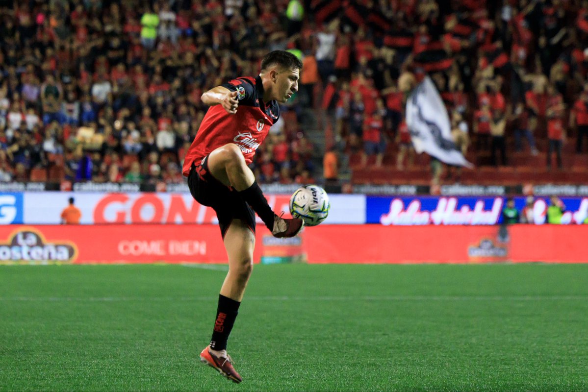 Xolos's tweet photo. ¡De regreso a la cancha! Se juega el segundo tiempo en TJ

#DeLaFronteraPalMundo https://t.co/61Iw0Smkbq