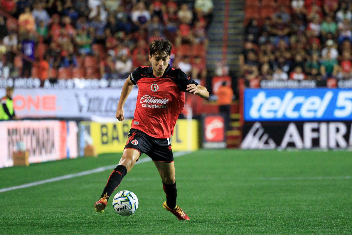 Xolos's tweet photo. ¡De regreso a la cancha! Se juega el segundo tiempo en TJ

#DeLaFronteraPalMundo https://t.co/61Iw0Smkbq