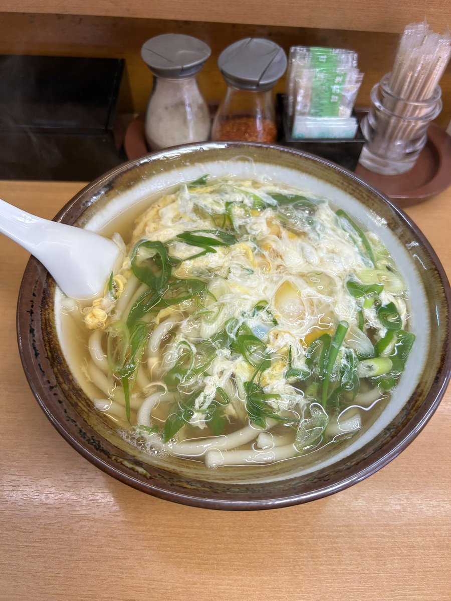 Snao07's tweet photo. お昼ご飯はちから☺️
卵とじうどんにしました🙏 https://t.co/XqFl1wiozq