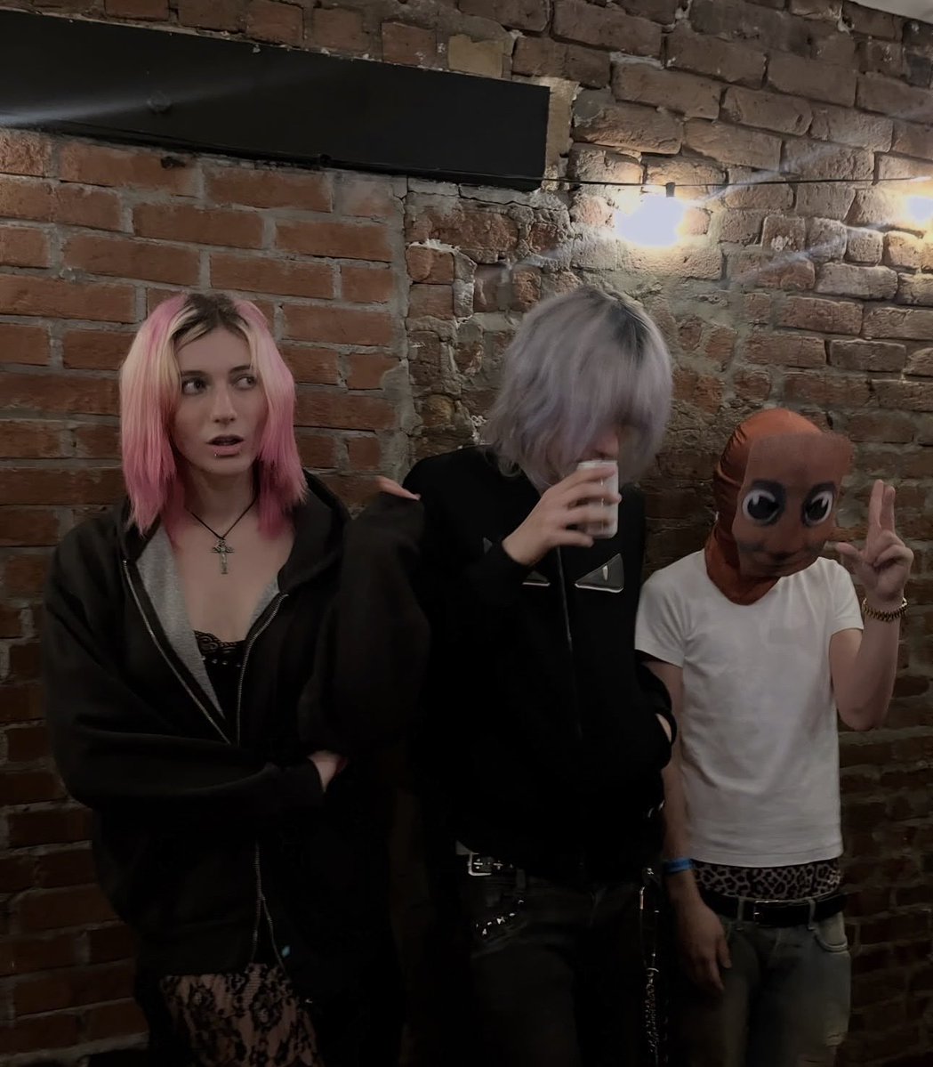 2ceRemoved's tweet photo. BREAKING: Kuru seen hanging out with tung tung sahur backstage, have they squashed the beef 👀 https://t.co/TIZweXv5q3