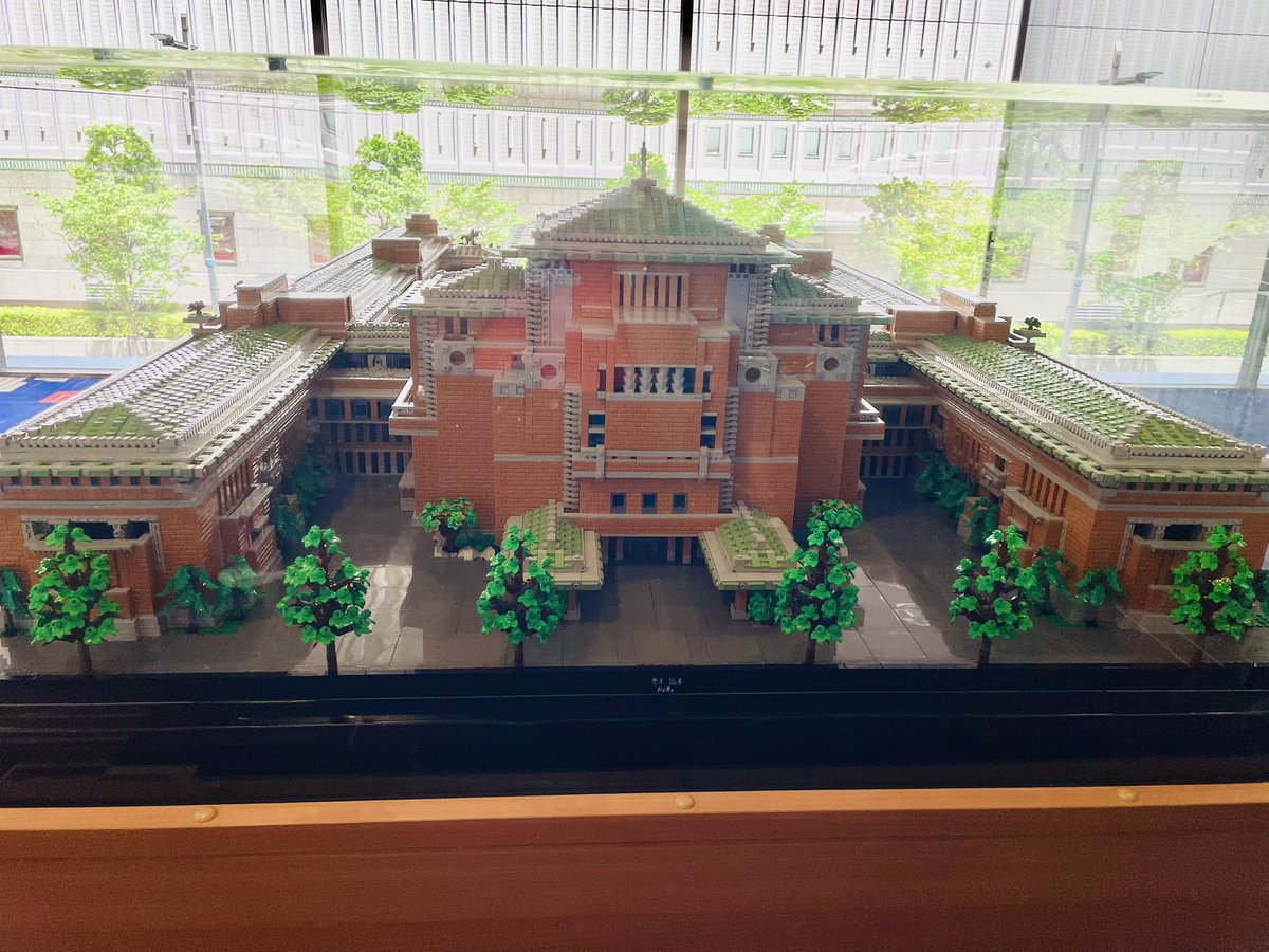 Wonderpippi's tweet photo. お散歩がてら帝国ホテルへ🏨

レゴすごぃ超大作だった❗️
（＾＾*）✨ https://t.co/fH90MYoAtG
