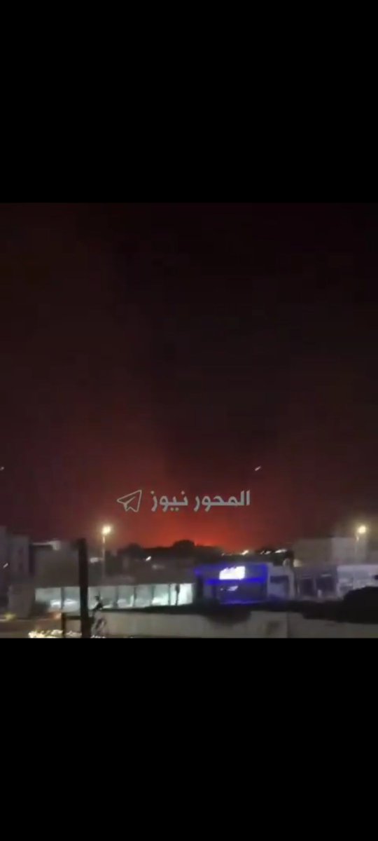 FarasaliMemon's tweet photo. @ForumStrategic Yemen retaliation to Saudi arab attack. Ab Khush ho??? Aramco oil refinery 
Jazan international airport 
Yanbu port strucked so hard https://t.co/cV1TFelEbL