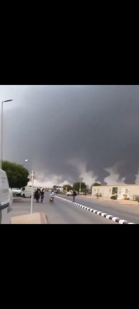 FarasaliMemon's tweet photo. @ForumStrategic Yemen retaliation to Saudi arab attack. Ab Khush ho??? Aramco oil refinery 
Jazan international airport 
Yanbu port strucked so hard https://t.co/cV1TFelEbL
