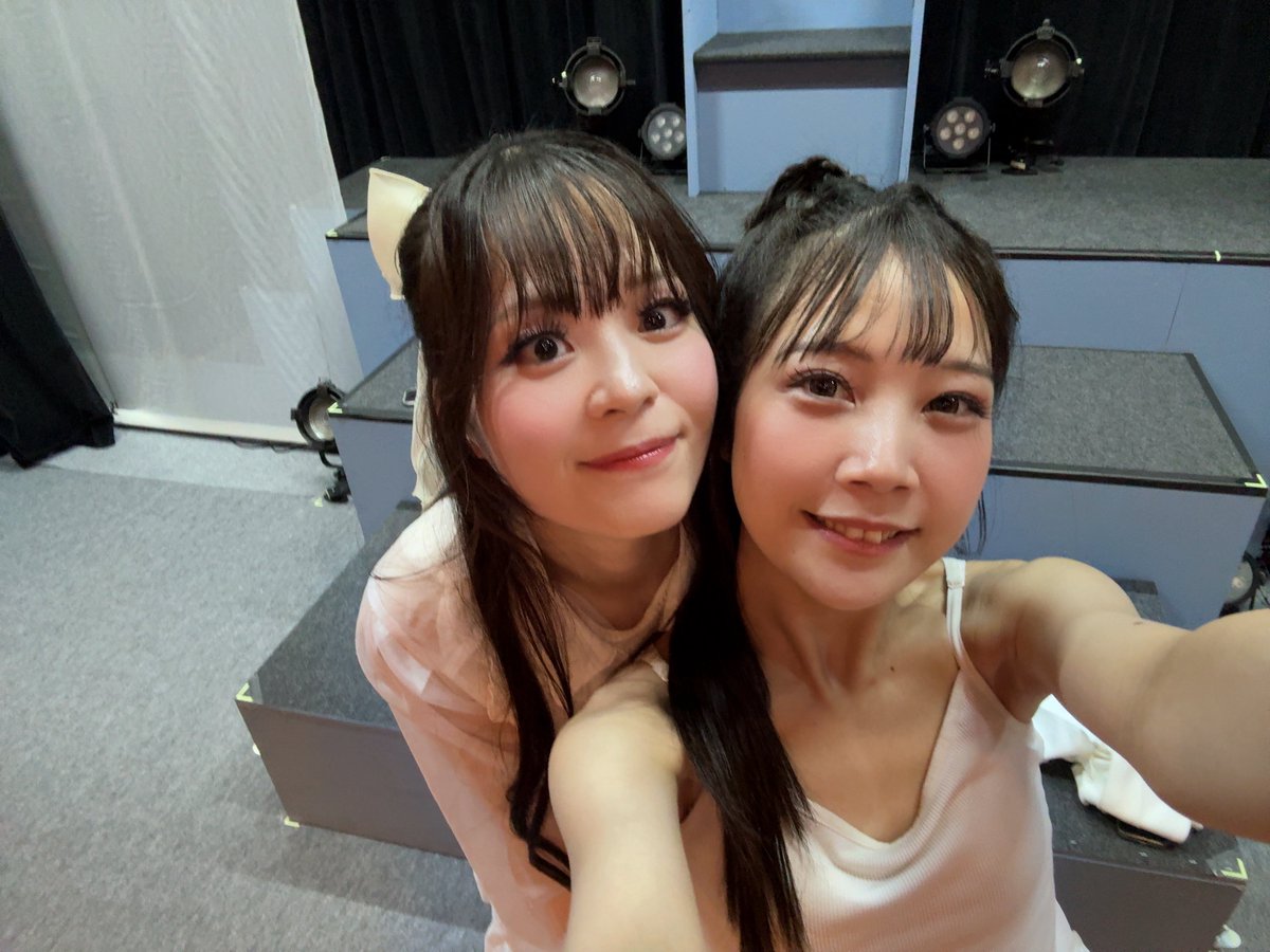 s_nanami_ue's tweet photo. #スタントウーマン26 3公演目
今日もとっっても暑いのでお気をつけてお越しください👶🏻🫧

今日もアキちゃんにこの身体くれてやります！！❤️‍🔥

お会いできるの楽しみにしてます♡
本日華厳組は16:20 開場/17:00 開演です🫶🏻

河合役のらんちゃん♡ずっと一緒居る♡
朝早い日起こしてくれました🫪笑 https://t.co/0UhBqmtIvf